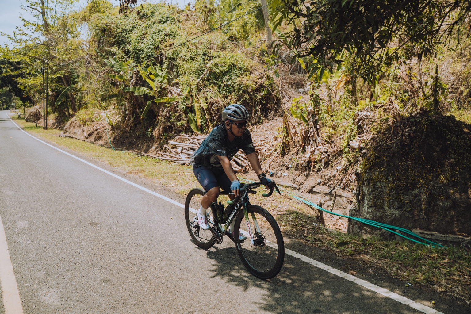 Dondy finding his rhythm on a sunlit road
